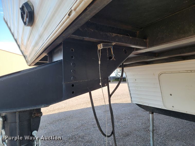 image for item LO9044 2000 Sportsmen 2854P  camper