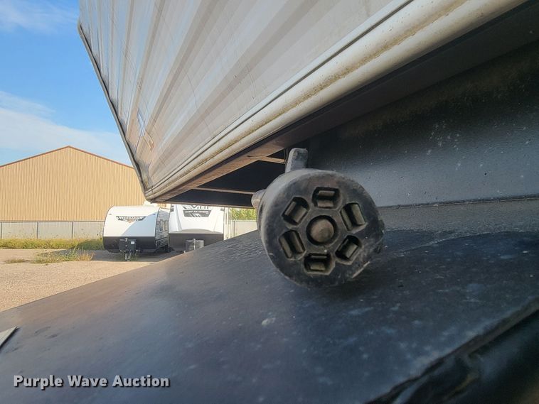 image for item LO9044 2000 Sportsmen 2854P  camper