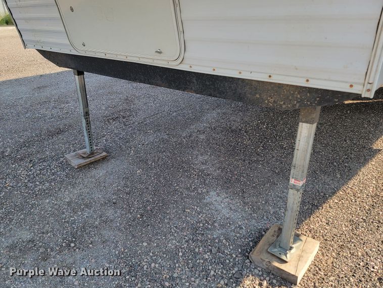 image for item LO9044 2000 Sportsmen 2854P  camper