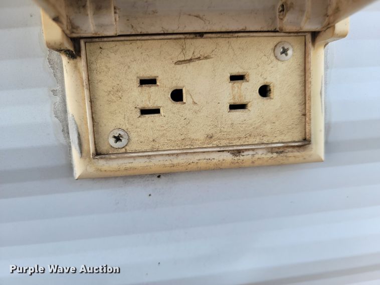 image for item LO9044 2000 Sportsmen 2854P  camper