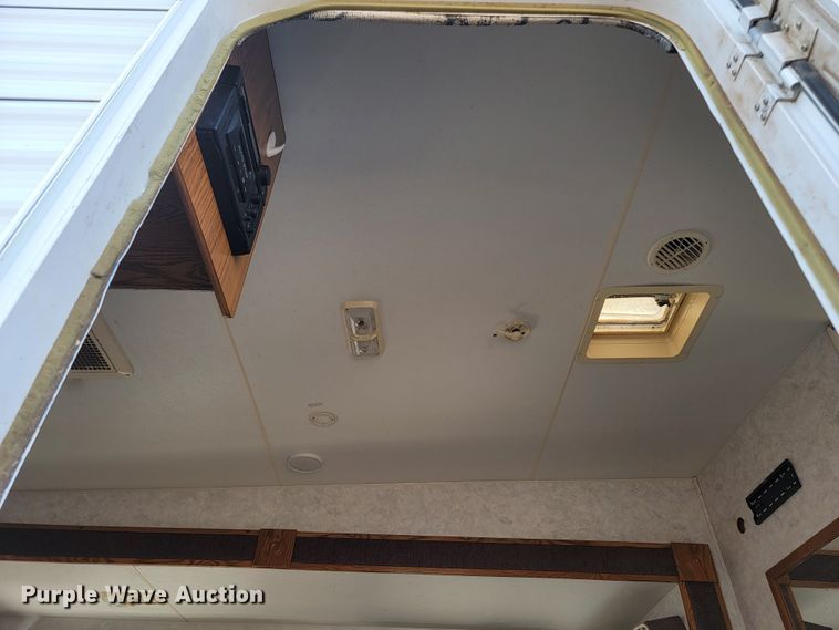 image for item LO9044 2000 Sportsmen 2854P  camper