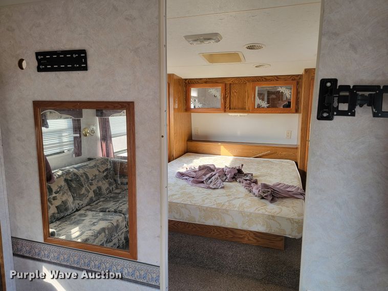 image for item LO9044 2000 Sportsmen 2854P  camper