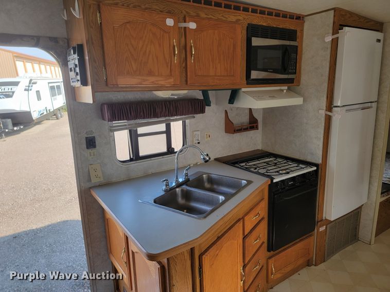 image for item LO9044 2000 Sportsmen 2854P  camper