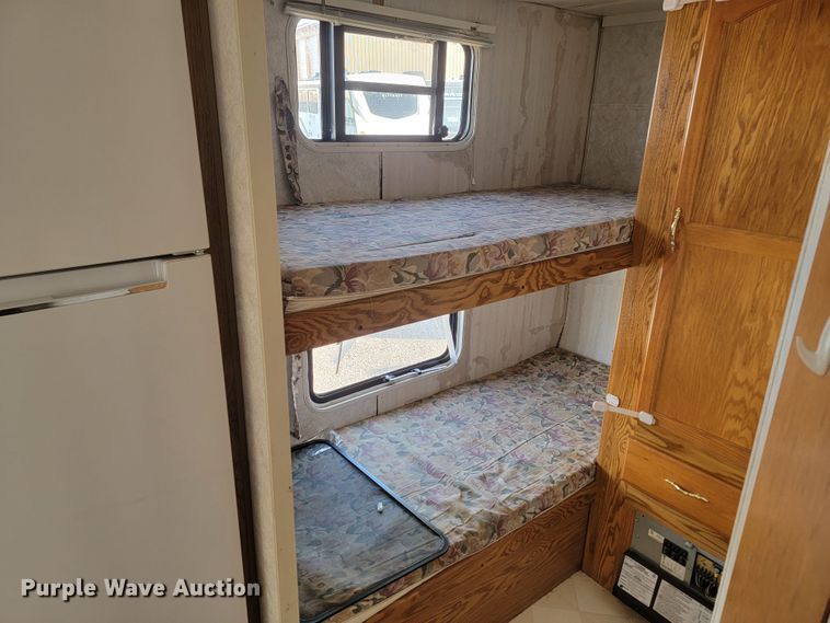 image for item LO9044 2000 Sportsmen 2854P  camper