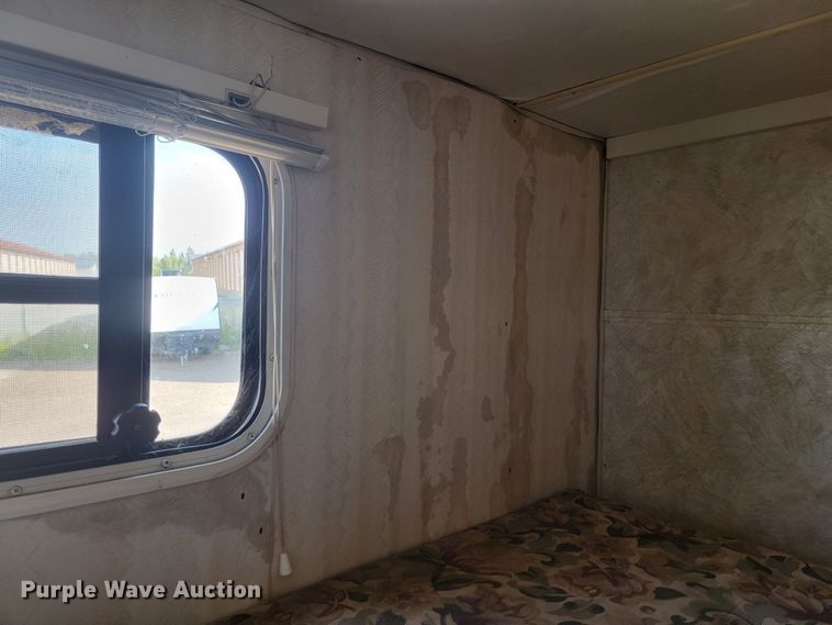 image for item LO9044 2000 Sportsmen 2854P  camper