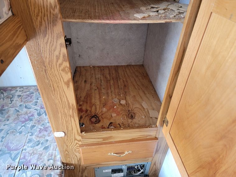 image for item LO9044 2000 Sportsmen 2854P  camper