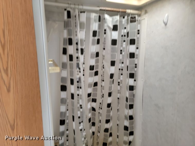 image for item LO9044 2000 Sportsmen 2854P  camper