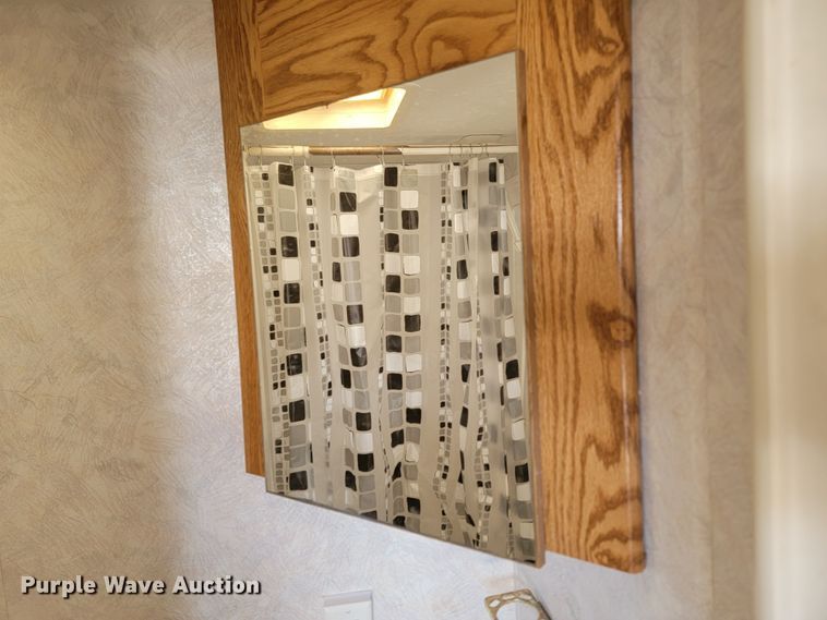 image for item LO9044 2000 Sportsmen 2854P  camper