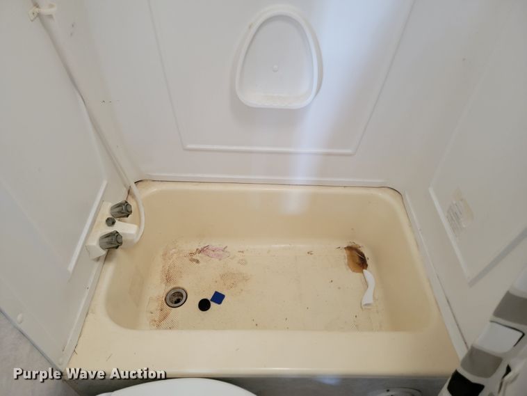 image for item LO9044 2000 Sportsmen 2854P  camper