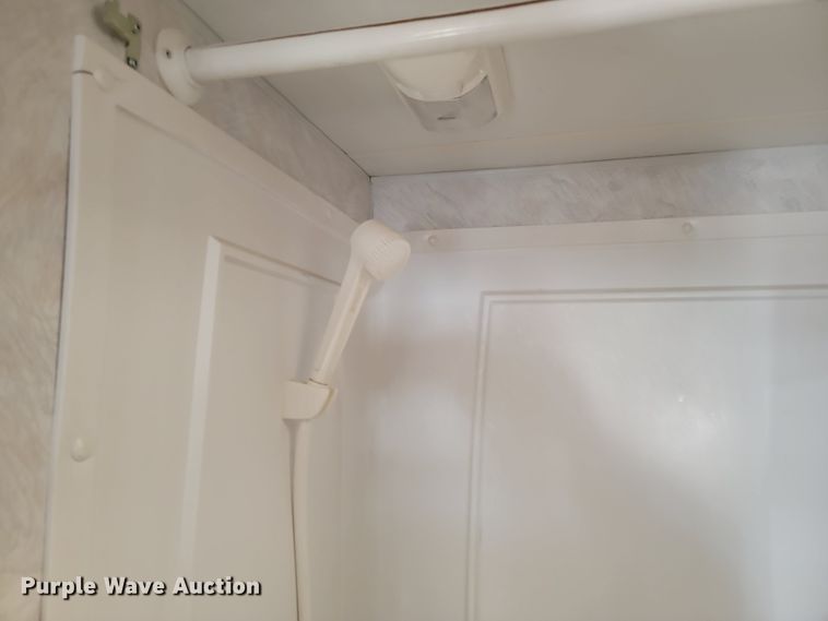 image for item LO9044 2000 Sportsmen 2854P  camper