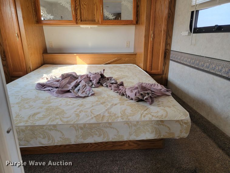 image for item LO9044 2000 Sportsmen 2854P  camper