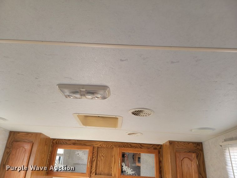 image for item LO9044 2000 Sportsmen 2854P  camper