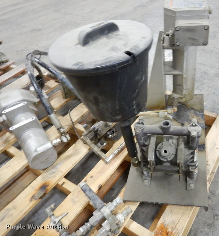 image for item LY9074 Graco Monark  paint pumps