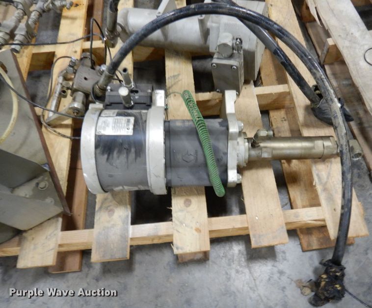 image for item LY9074 Graco Monark  paint pumps