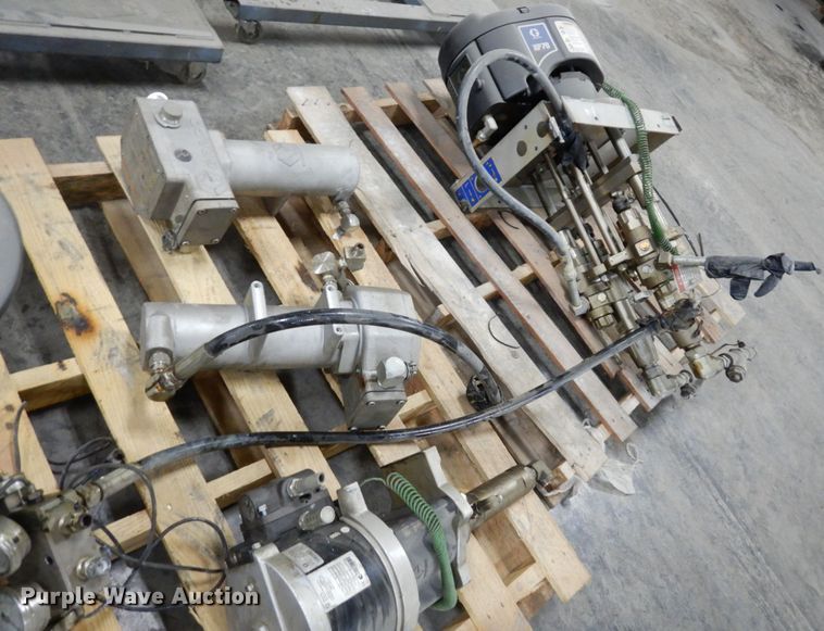 image for item LY9074 Graco Monark  paint pumps