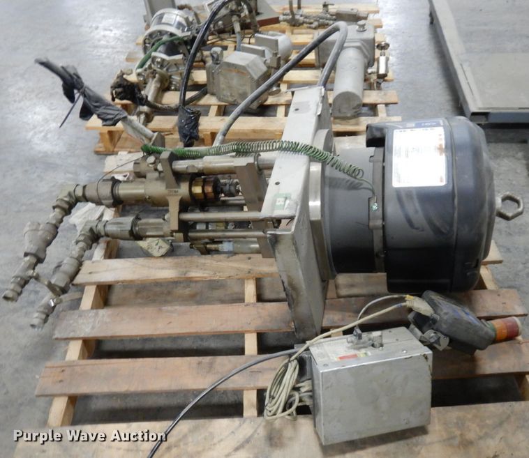 image for item LY9074 Graco Monark  paint pumps