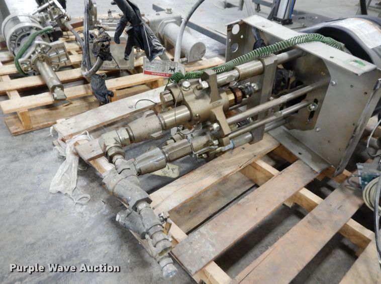 image for item LY9074 Graco Monark  paint pumps