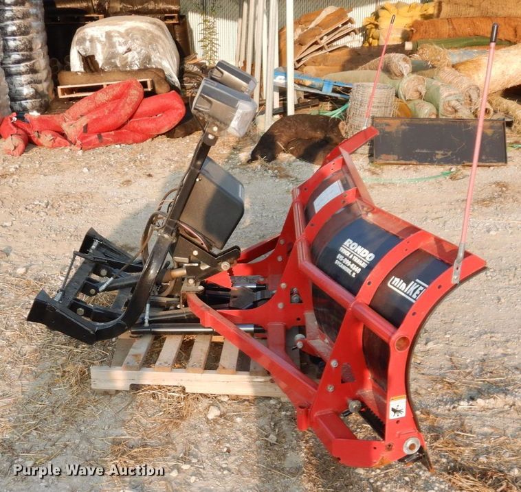 image for item LY9099 Hiniker 6812  8'W snow plow