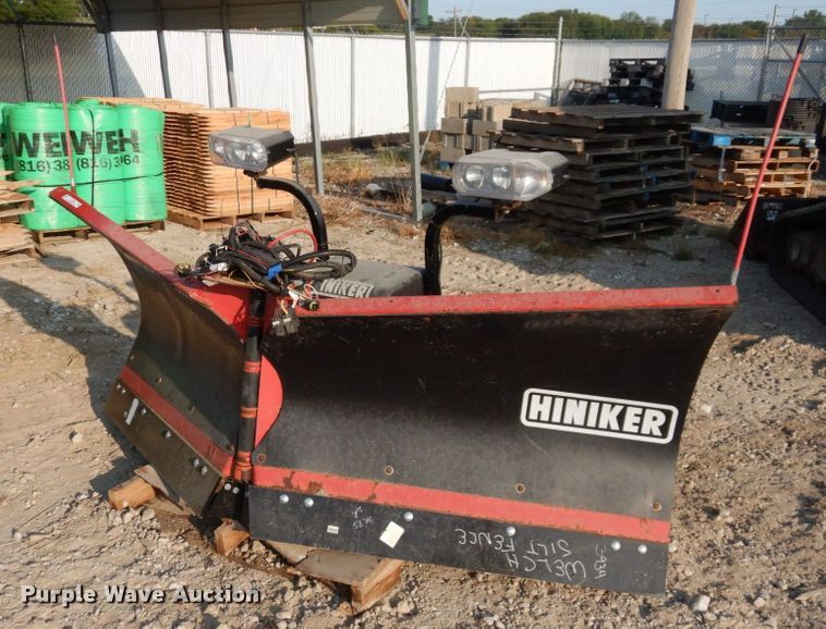 image for item LY9102 Hiniker 9285  8' 6"W V-plow