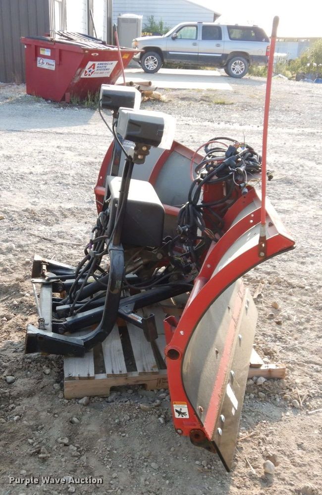 image for item LY9102 Hiniker 9285  8' 6"W V-plow