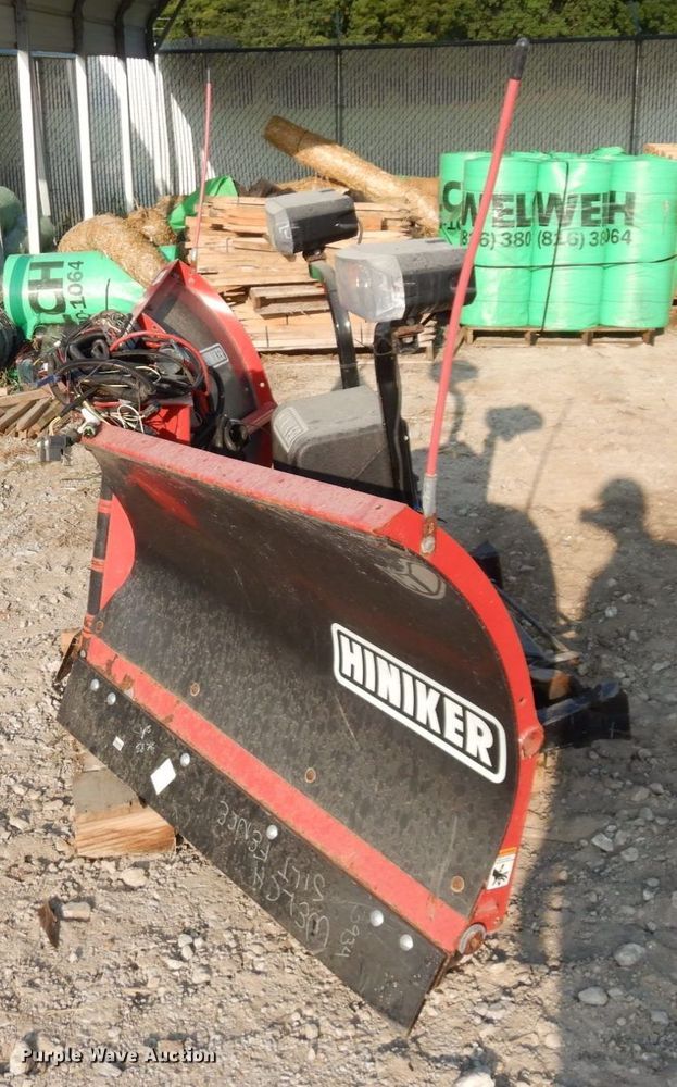image for item LY9102 Hiniker 9285  8' 6"W V-plow