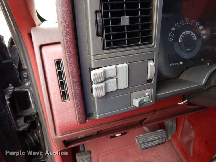 image for item MH9156 1990 Chevrolet C1500 SS  pickup truck