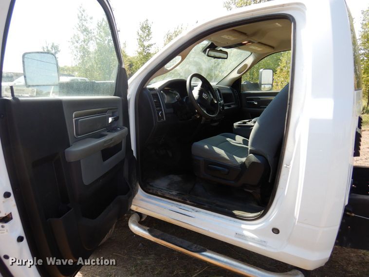 image for item MH9209 2016 Dodge Ram 5500HD  truck cab and chassis