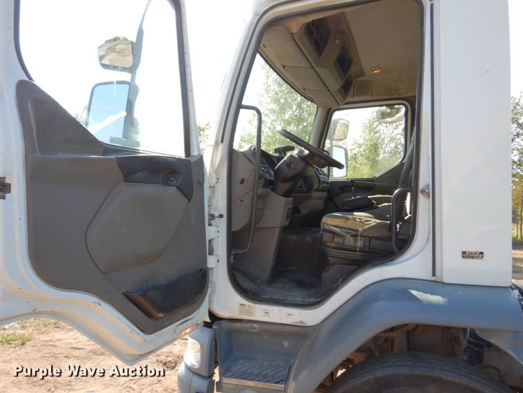 image for item MH9215 2015 Kenworth K370  truck cab and chassis