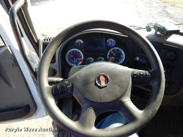 image for item MH9215 2015 Kenworth K370  truck cab and chassis