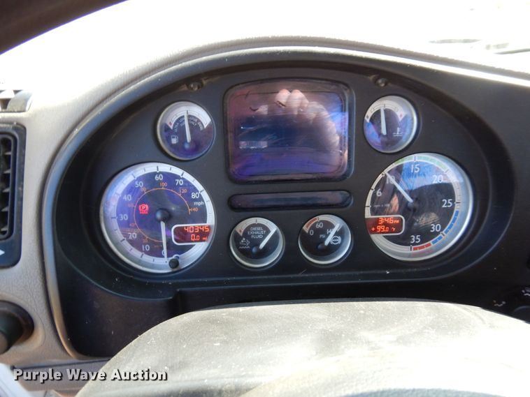 image for item MH9215 2015 Kenworth K370  truck cab and chassis