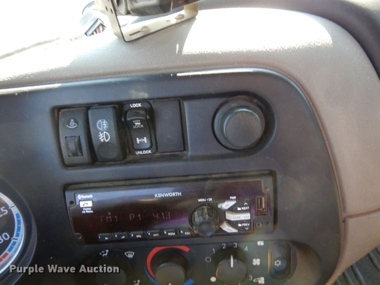 image for item MH9215 2015 Kenworth K370  truck cab and chassis