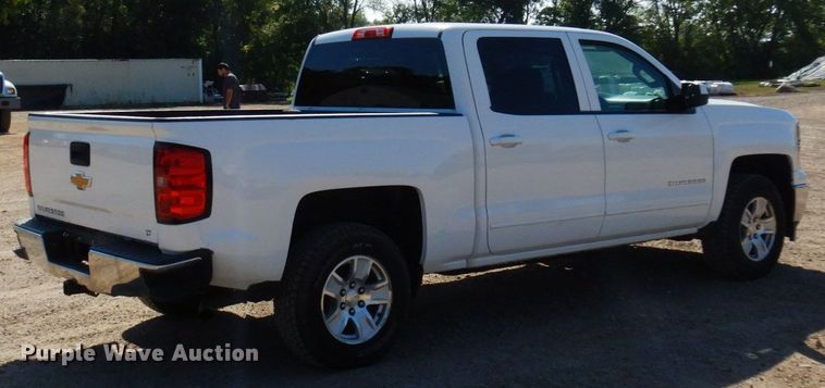 image for item MH9217 2015 Chevrolet Silverado 1500  Crew Cab pickup truck