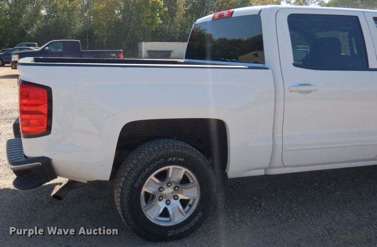 image for item MH9217 2015 Chevrolet Silverado 1500  Crew Cab pickup truck