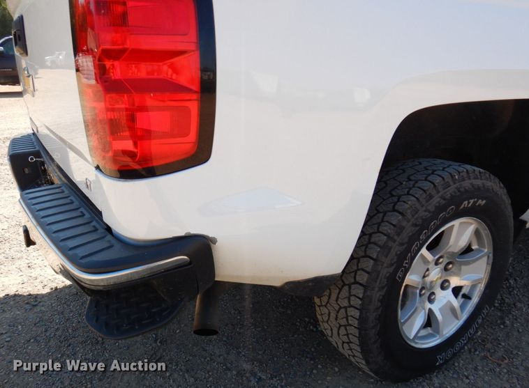 image for item MH9217 2015 Chevrolet Silverado 1500  Crew Cab pickup truck