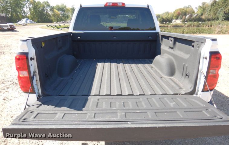 image for item MH9217 2015 Chevrolet Silverado 1500  Crew Cab pickup truck