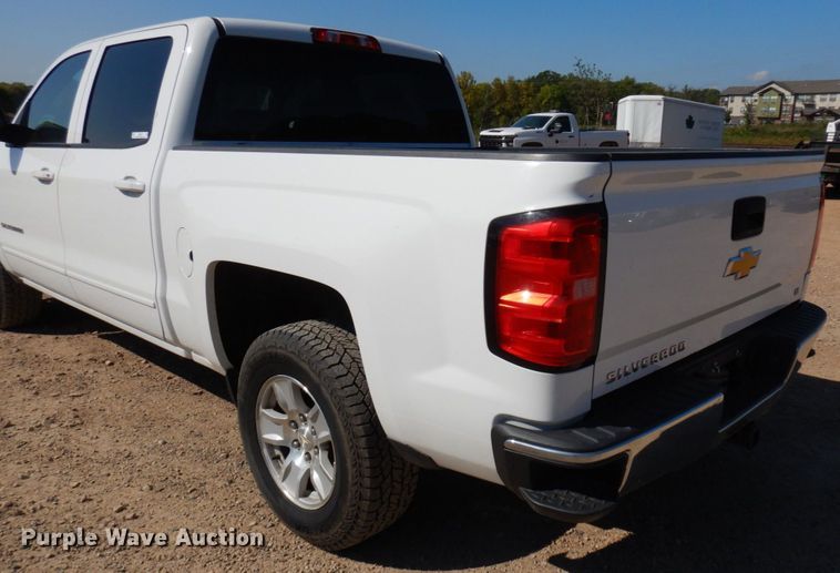 image for item MH9217 2015 Chevrolet Silverado 1500  Crew Cab pickup truck
