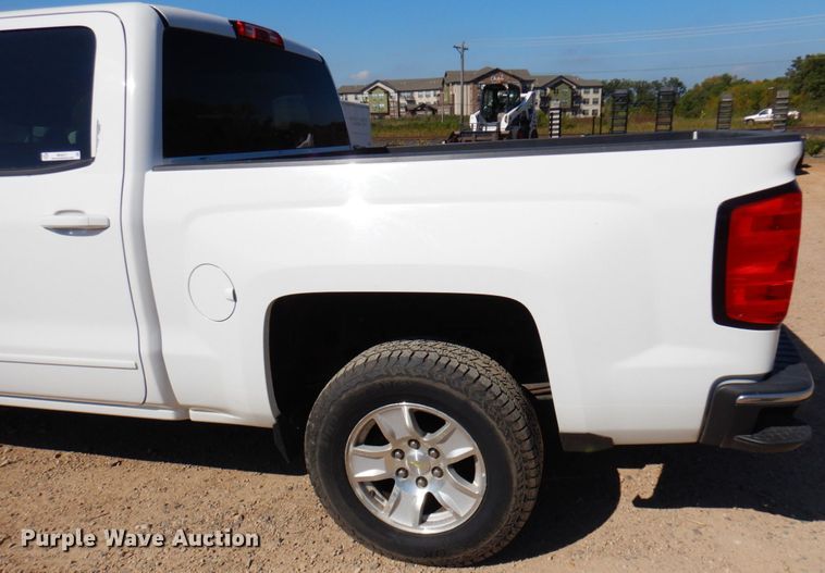 image for item MH9217 2015 Chevrolet Silverado 1500  Crew Cab pickup truck