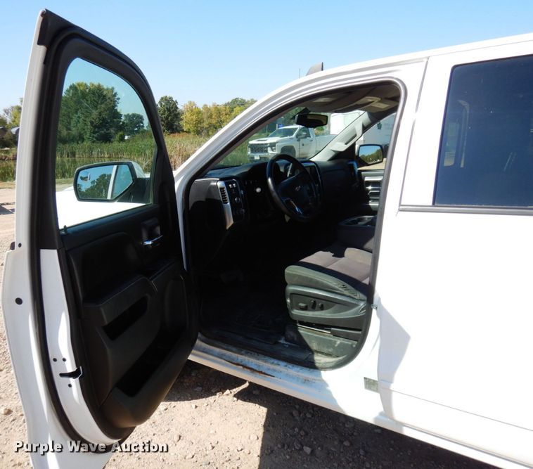 image for item MH9217 2015 Chevrolet Silverado 1500  Crew Cab pickup truck