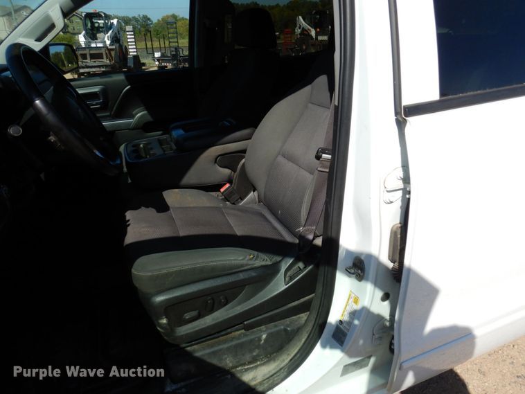 image for item MH9217 2015 Chevrolet Silverado 1500  Crew Cab pickup truck