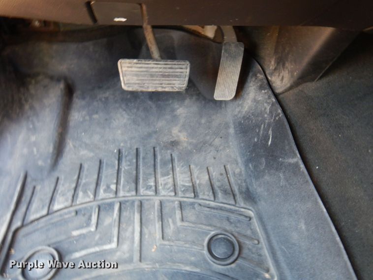 image for item MH9217 2015 Chevrolet Silverado 1500  Crew Cab pickup truck