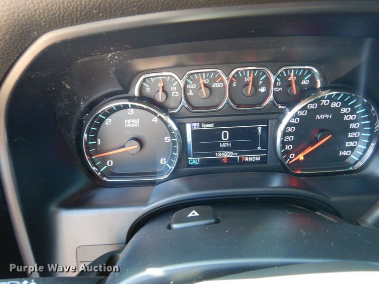 image for item MH9217 2015 Chevrolet Silverado 1500  Crew Cab pickup truck