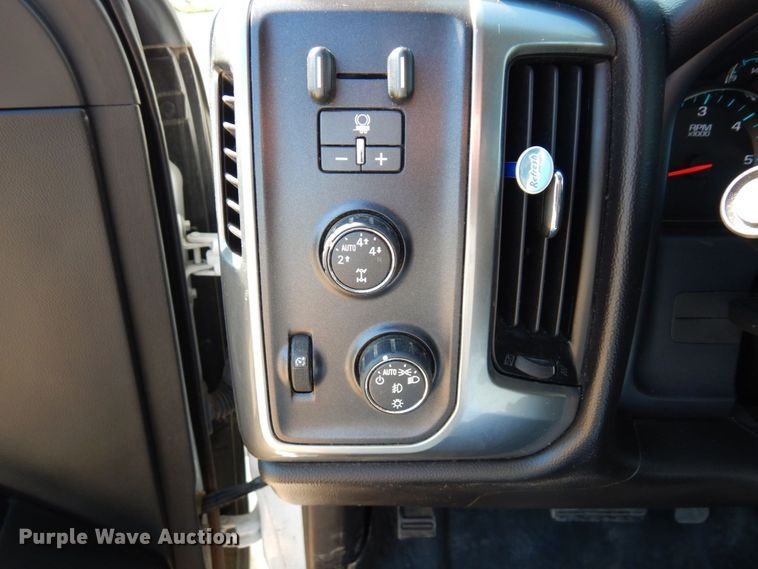 image for item MH9217 2015 Chevrolet Silverado 1500  Crew Cab pickup truck