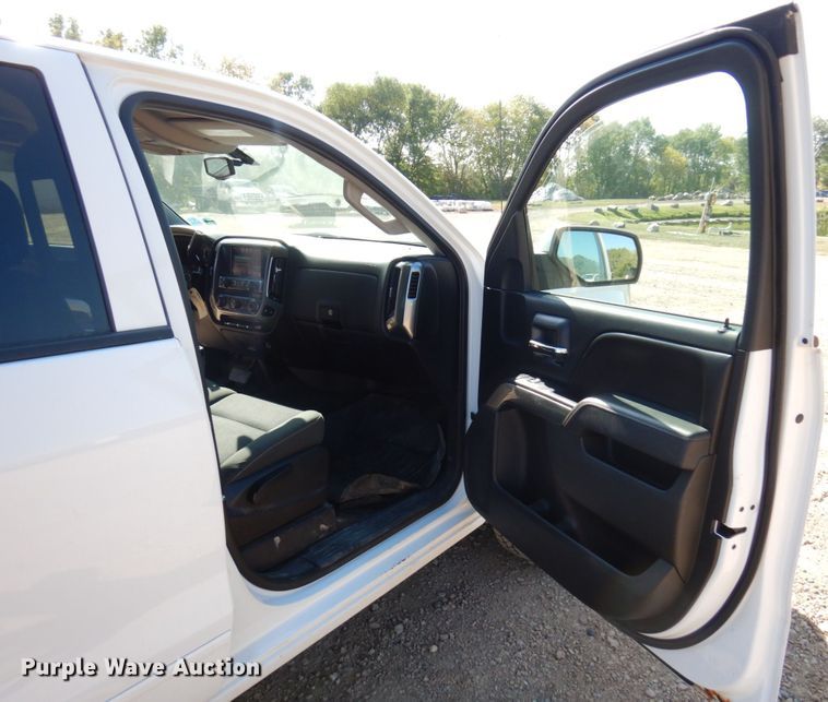 image for item MH9217 2015 Chevrolet Silverado 1500  Crew Cab pickup truck