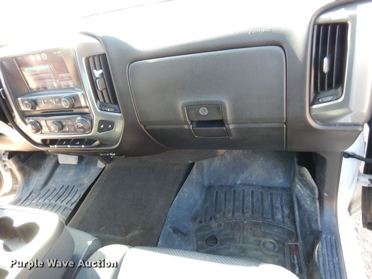 image for item MH9217 2015 Chevrolet Silverado 1500  Crew Cab pickup truck