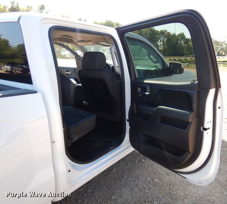 image for item MH9217 2015 Chevrolet Silverado 1500  Crew Cab pickup truck