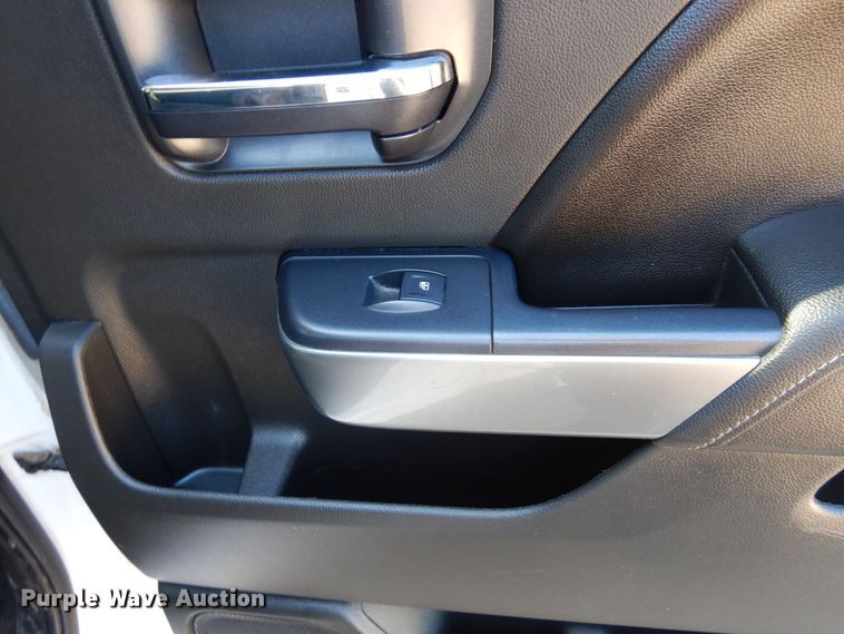 image for item MH9217 2015 Chevrolet Silverado 1500  Crew Cab pickup truck