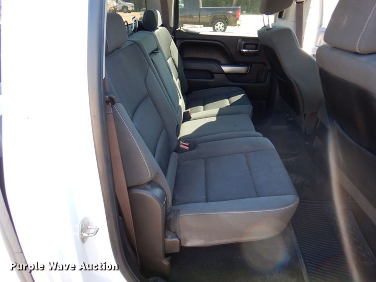 image for item MH9217 2015 Chevrolet Silverado 1500  Crew Cab pickup truck