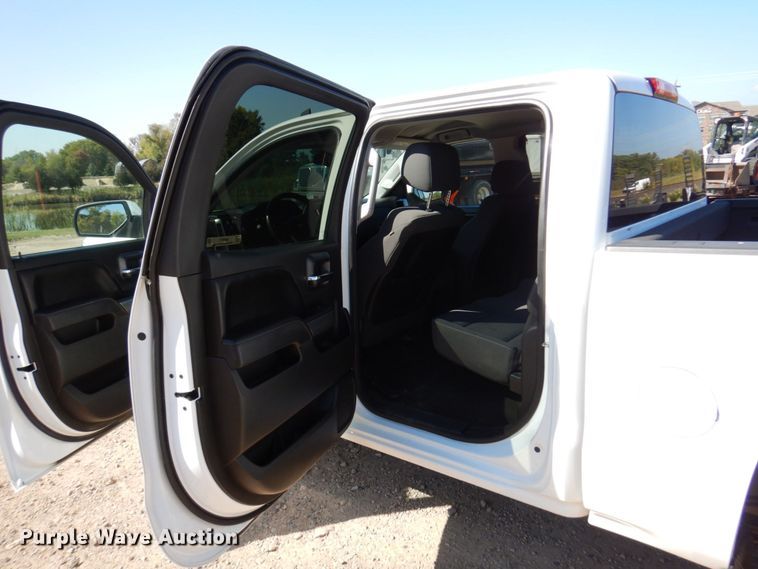 image for item MH9217 2015 Chevrolet Silverado 1500  Crew Cab pickup truck