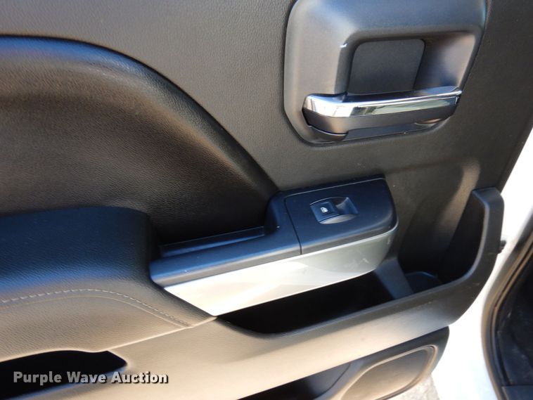 image for item MH9217 2015 Chevrolet Silverado 1500  Crew Cab pickup truck