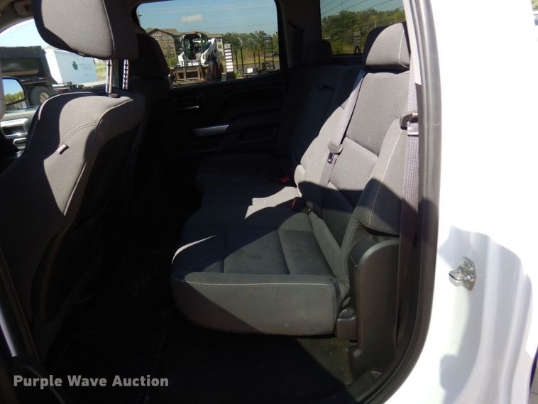 image for item MH9217 2015 Chevrolet Silverado 1500  Crew Cab pickup truck